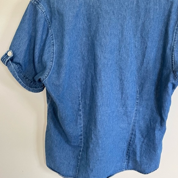 π
ΊDENIM Short Sleeve Button Down w/ Floral Embroidery - Picture 6 of 8